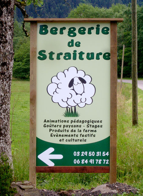 Panneau d’entrée de la BERGERIE DE STRAITURE