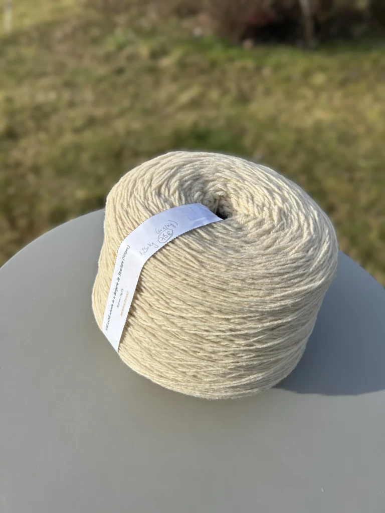 Nos animations à la Bergerie de Straiture 4 Pelote laine filee